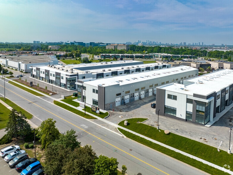 More Photos Of 5270 Solar Dr, Mississauga Distribution For Sale