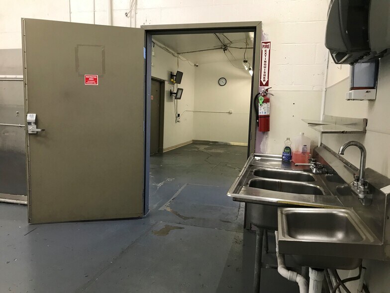 More Photos Of 6613 Hollis St, Emeryville Flex For Sale