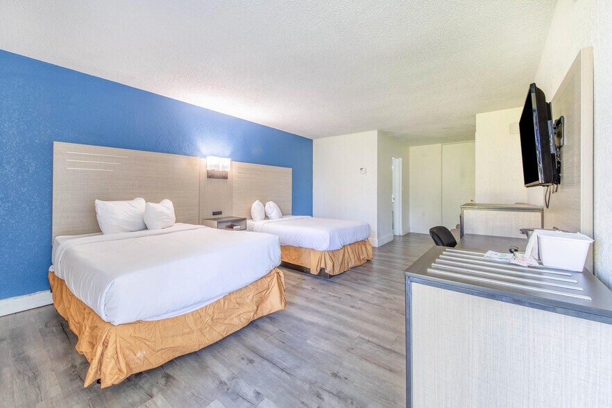 More Photos Of 2725 W International Speedway Blvd, Daytona Beach Hotel For Sale