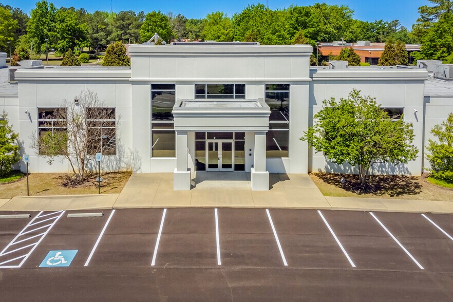 More Photos Of 7345 Goodlett Farms Pky, Cordova Office For Sale