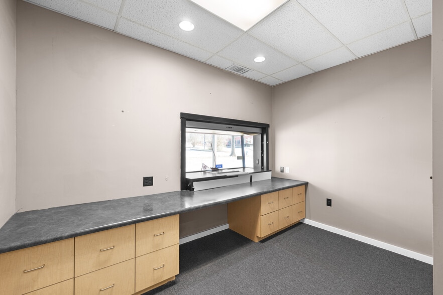 More Photos Of 57 Directors Row, Jackson Office For Sale