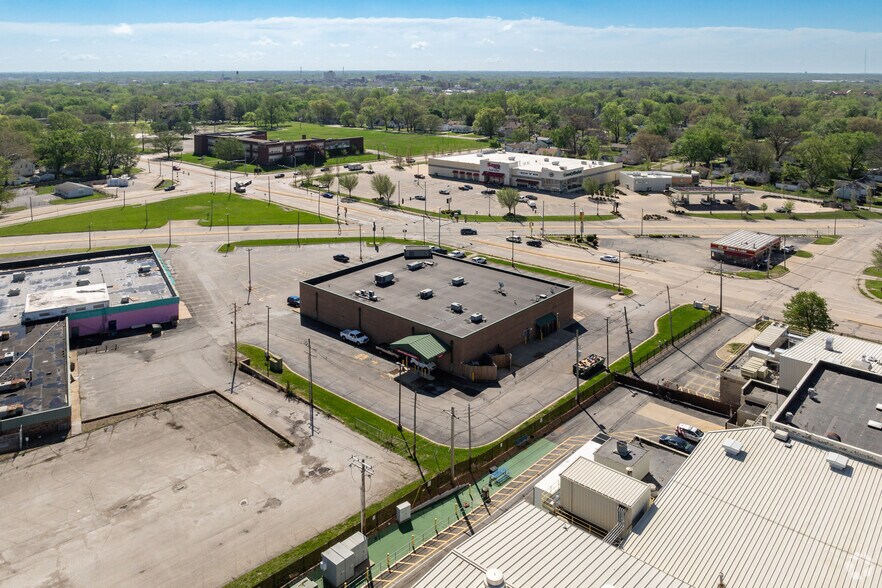 More Photos Of 1311 IL-48, Decatur Drugstore For Sale