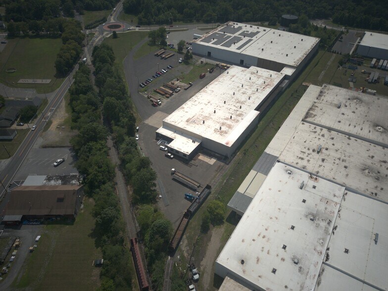 More Photos Of 121 High Hill Rd, Swedesboro Warehouse For Lease
