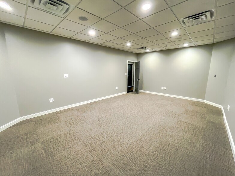 More Photos Of 123 N Main St, Crown Point Coworking Space