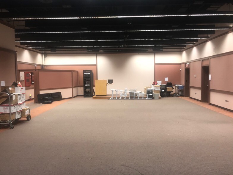 More Photos Of 5834 W Howard St, Skokie Warehouse For Sale