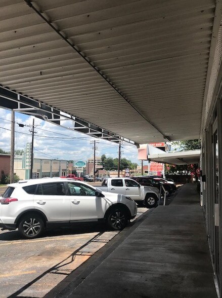 More Photos Of 1501 Sam Houston Ave, Huntsville Storefront Retail Office For Lease