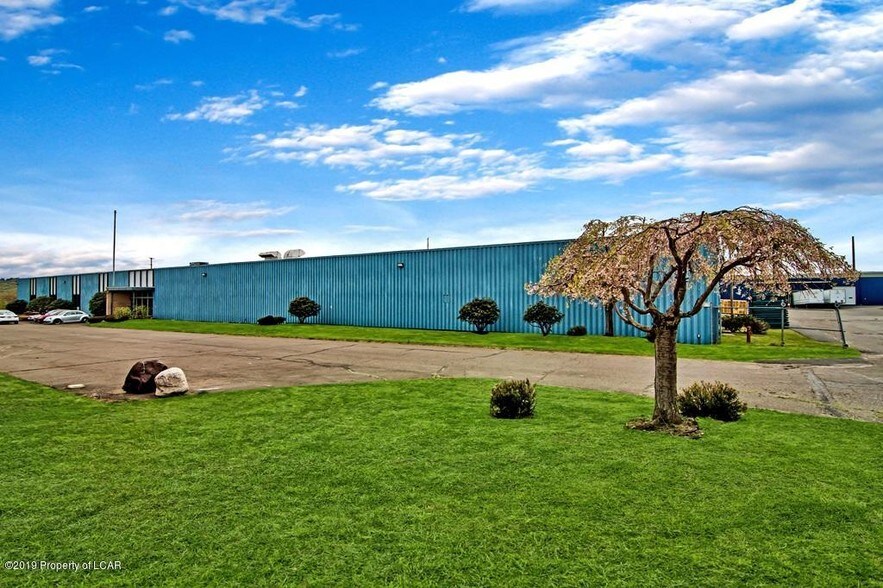 More Photos Of 220 Oak Hill Rd, Mountain Top Distribution For Sale