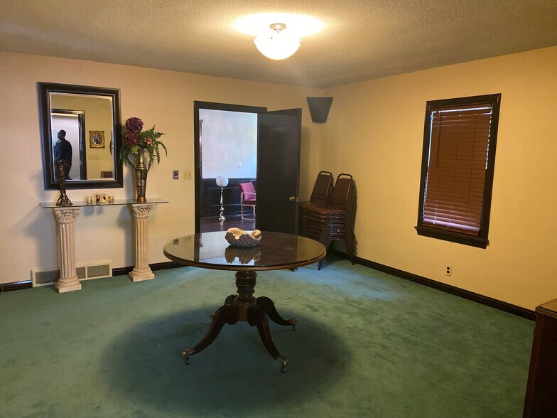More Photos Of 2926 Pine Ave, Erie Office For Sale