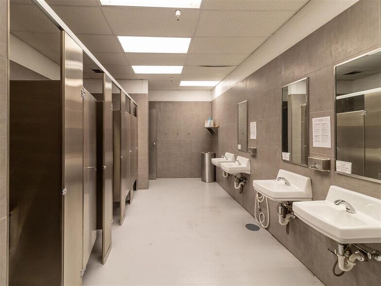 More Photos Of 99 S 3rd St, Hudson Warehouse For Lease