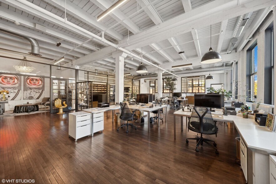 More Photos Of 1517 W Carroll Ave, Chicago Loft Creative Space For Lease