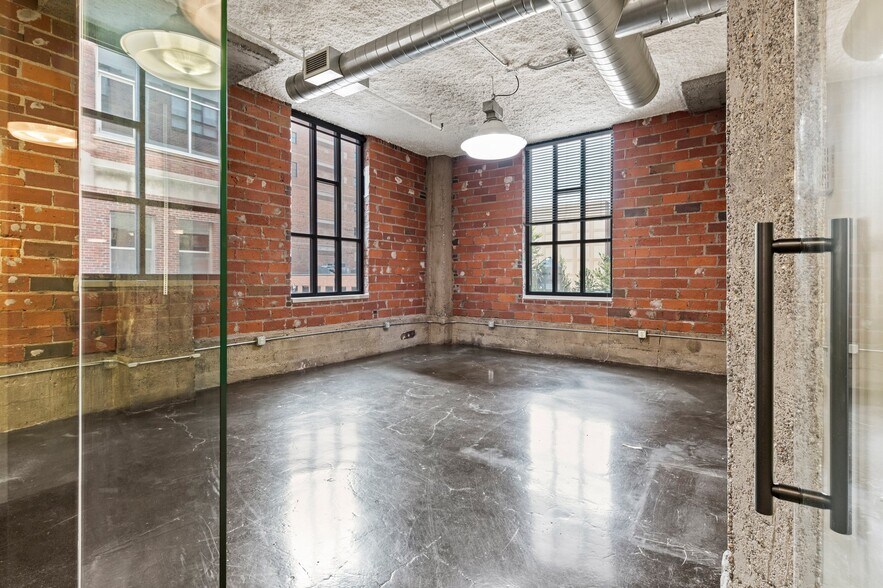 More Photos Of 718 Washington Ave N, Minneapolis Loft Creative Space For Sale
