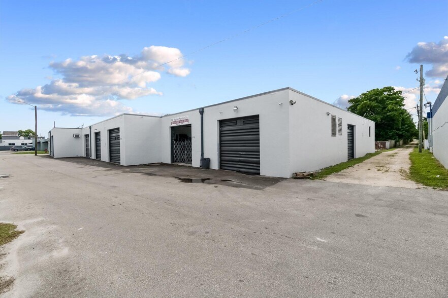 More Photos Of 201-215 SW 21st St, Fort Lauderdale Warehouse For Sale