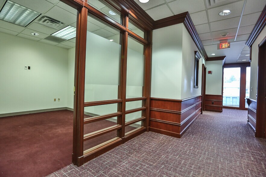More Photos Of 60 Office Park Way, Pittsford Office Residential For Lease