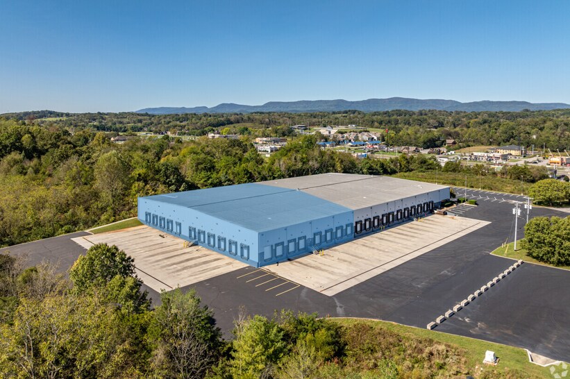 More Photos Of 640 N Northpark Dr, Clinton Warehouse For Lease