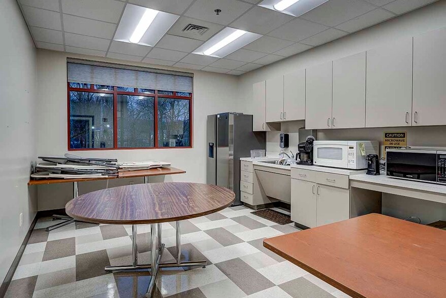 More Photos Of 1242 W Shipley Ferry Rd, Kingsport Medical For Sale