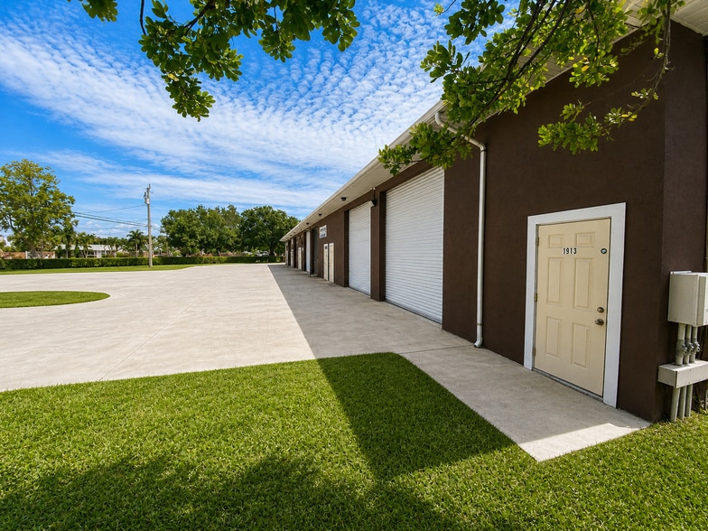 More Photos Of 1901-1913 SW Biltmore St, Port Saint Lucie Light Manufacturing For Lease