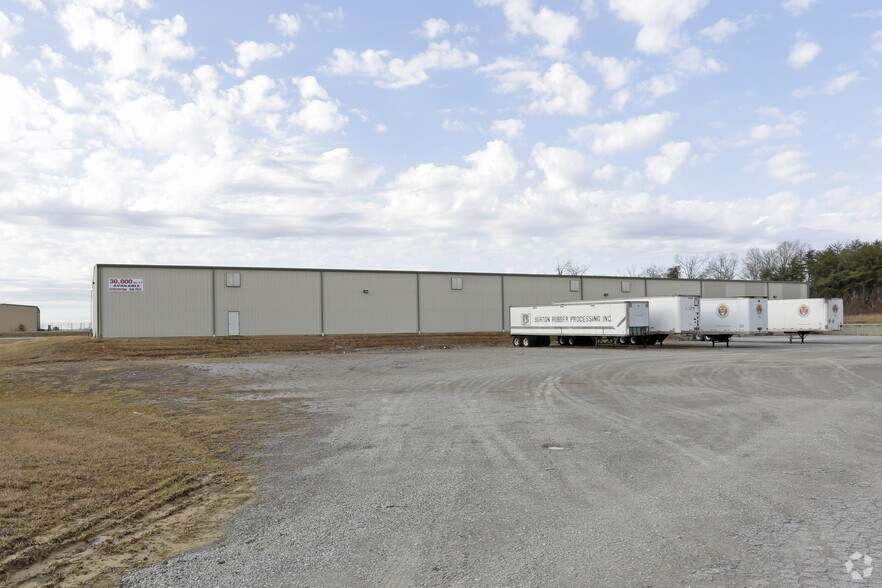 More Photos Of 122 Interchange Dr, Crossville Warehouse For Lease