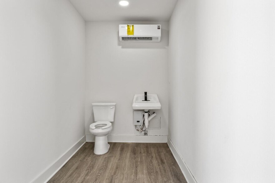 More Photos Of 2036 Seaborn Road Building 3 Suite A, Ponder Warehouse For Lease