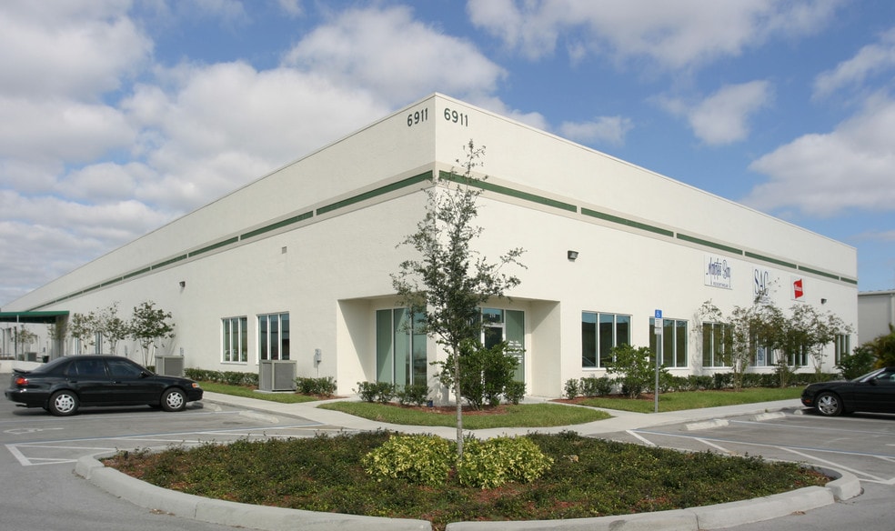 More Photos Of 6911 Bryan Dairy Rd, Largo Warehouse For Lease