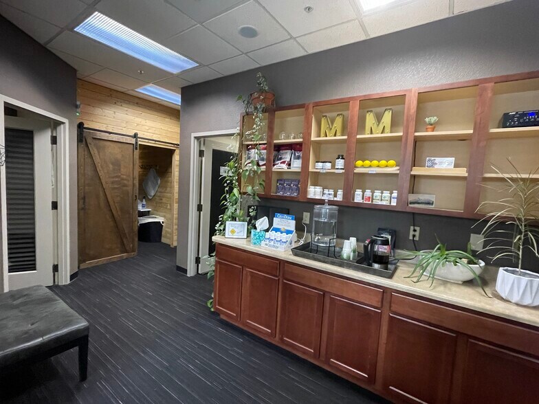 More Photos Of 1585 S Plaza Way, Flagstaff Light Distribution For Lease