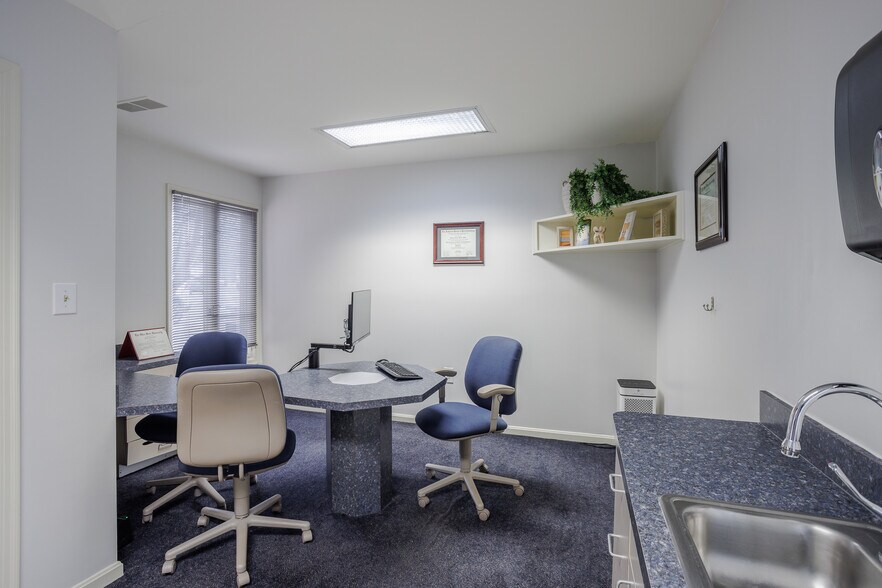 More Photos Of 230-236 Thomas More Pky, Crestview Hills Medical For Lease