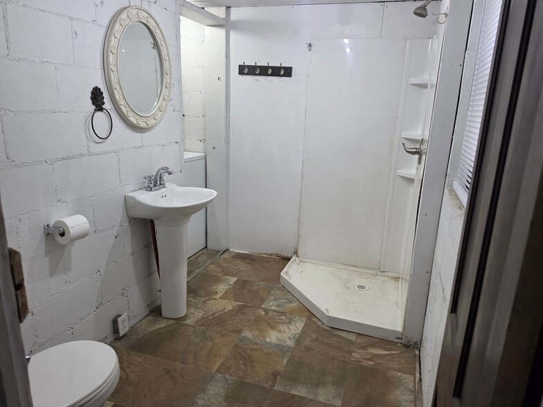 More Photos Of 103 Pearl St, Thornburg Specialty For Sale