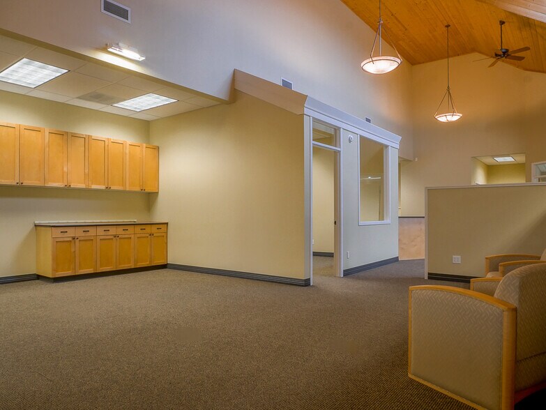 More Photos Of 1605 N Coast Hwy, Newport Office For Lease