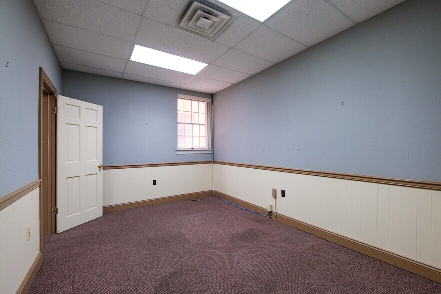 More Photos Of 120 S Main St, Edinburg General Retail For Sale