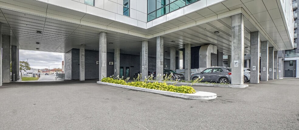 More Photos Of 300 Pl Charles-Le Moyne, Longueuil Apartments For Lease