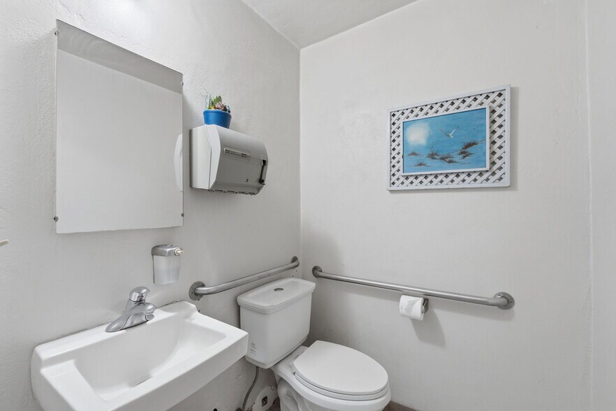 More Photos Of 2268 Long Beach Blvd, Long Beach Medical For Sale