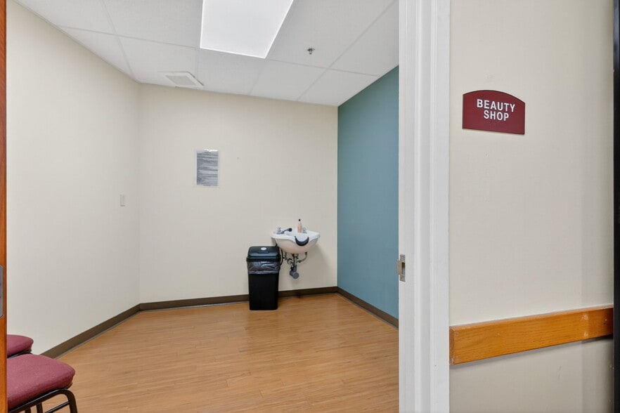 More Photos Of 106 Hospital Dr, Smithville Assisted Living For Sale