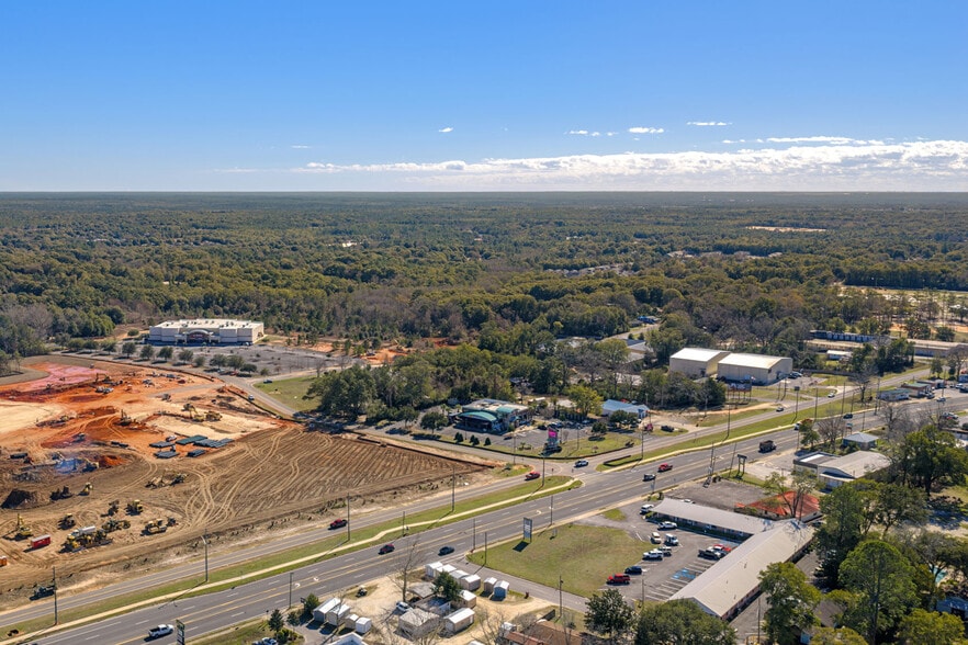 More Photos Of 1025 Industrial Dr, Crestview General Retail For Sale