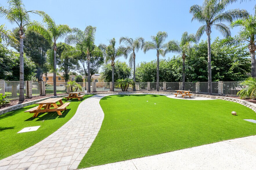 More Photos Of 380 Plymouth Dr, Vista Apartments For Sale
