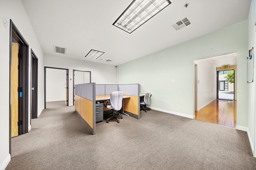 More Photos Of 1773 W San Bernardino Rd, West Covina Warehouse For Lease