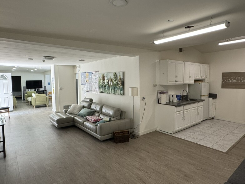 More Photos Of 4669 W Olympic Blvd, Los Angeles Assisted Living For Sale