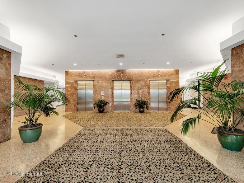 More Photos Of 1 TransAm Plaza Dr, Oakbrook Terrace Office For Sale