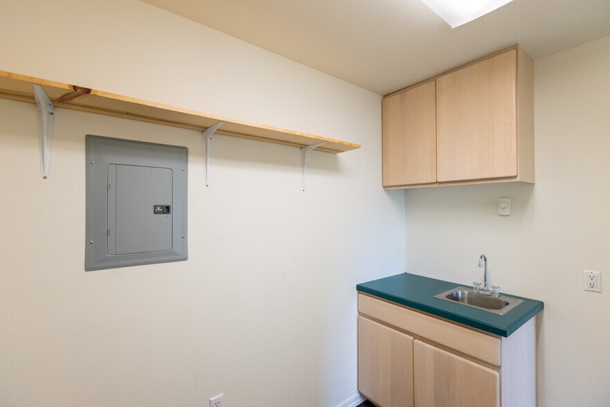 More Photos Of 708 Columbia St, Hood River Office Residential For Sale