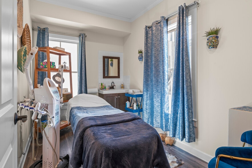 More Photos Of 104 Loudoun St SW, Leesburg Storefront Retail Office For Sale