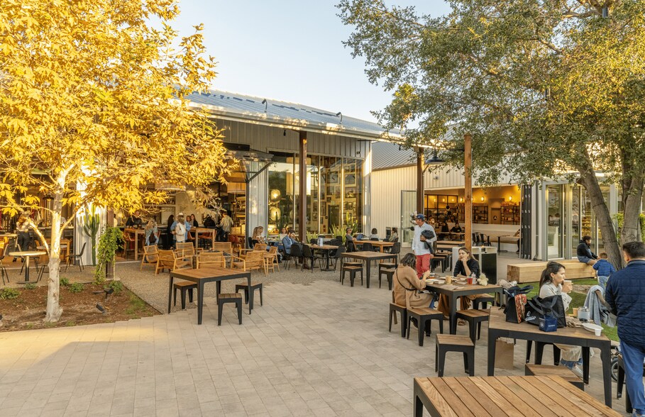 More Photos Of 31896 Paseo Adelanto, San Juan Capistrano Storefront For Lease