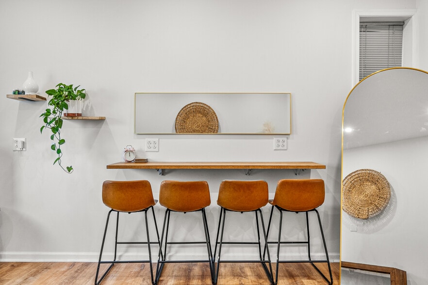 More Photos Of 694 Pont Reading Rd, Ardmore Storefront Retail Residential For Sale