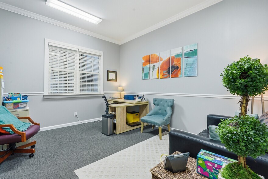 More Photos Of 37 W Fairmont Ave, Savannah Office For Sale