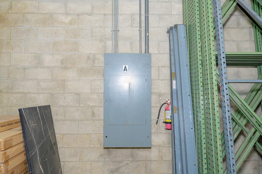 More Photos Of 4000 N 28th Ter, Hollywood Warehouse For Lease