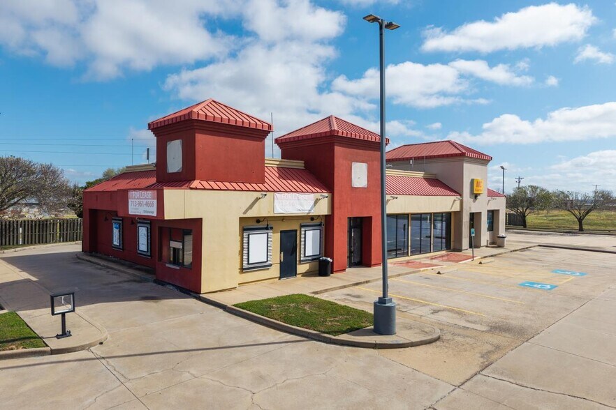 More Photos Of 1721 S Mechanic St, El Campo Fast Food For Sale