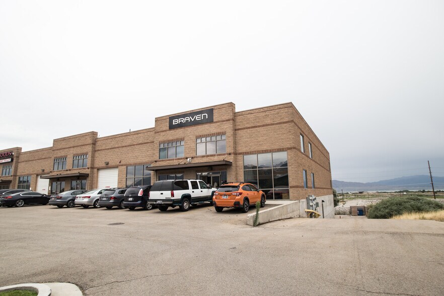 More Photos Of 713-729 N 1500, Orem Showroom For Lease