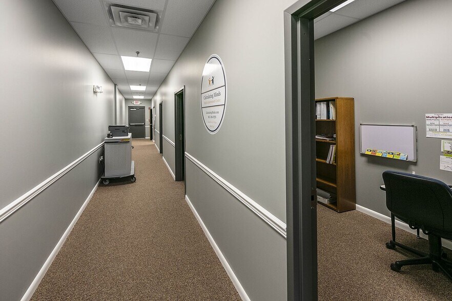 More Photos Of 1143 Oak Ridge Tpke, Oak Ridge Restaurant For Sale