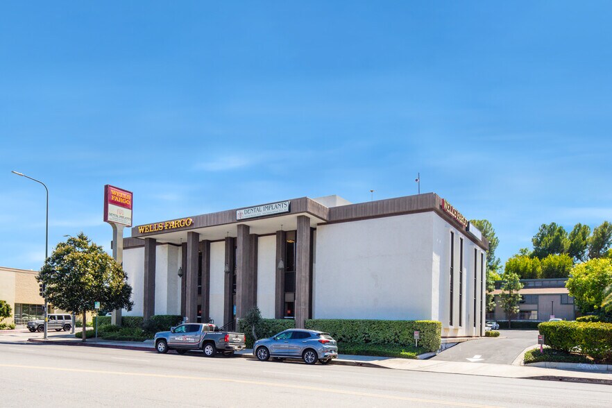 More Photos Of 19900 Ventura Blvd, Woodland Hills Office For Lease