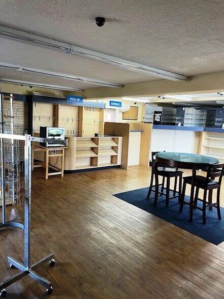 More Photos Of 2009 S 7th St, Hickman General Retail For Sale