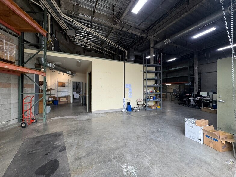 More Photos Of 2305 Federal Ave, Los Angeles Manufacturing For Lease