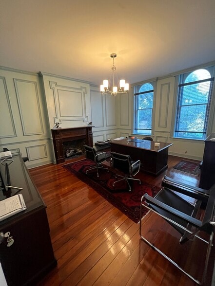 More Photos Of 300 N Franklin St, Tampa Office For Sale