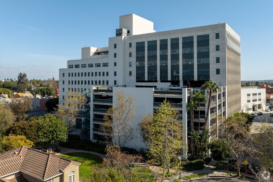 More Photos Of 5055 Wilshire Blvd, Los Angeles Office For Lease